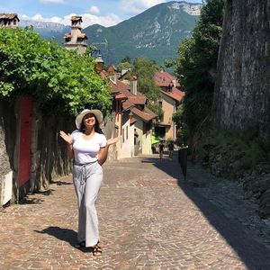 Meet your Posher, Esaba